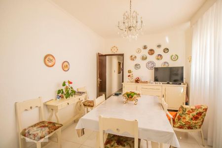 Casa à venda com 300m², 5 quartos e 4 vagas Casa à venda com 300m², 5 quartos e 4 vagasCopa