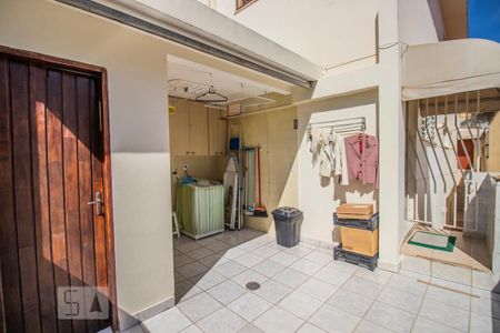 Casa à venda com 300m², 5 quartos e 4 vagas Casa à venda com 300m², 5 quartos e 4 vagasÁrea de Serviço