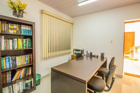 Casa à venda com 300m², 5 quartos e 4 vagas Casa à venda com 300m², 5 quartos e 4 vagasQuarto 3