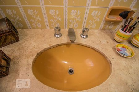 Casa à venda com 300m², 5 quartos e 4 vagas Casa à venda com 300m², 5 quartos e 4 vagasBanheiro