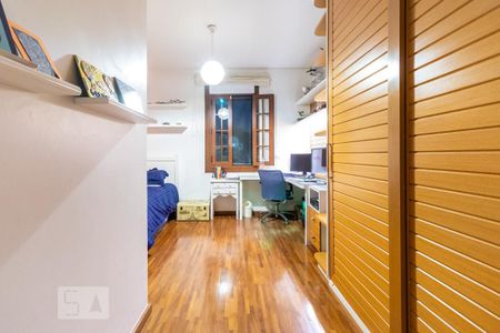 Casa à venda com 310m², 3 quartos e 4 vagas Casa à venda com 310m², 3 quartos e 4 vagasSuíte 3