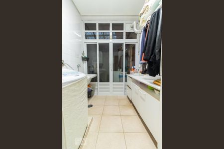 Casa à venda com 310m², 3 quartos e 4 vagas Casa à venda com 310m², 3 quartos e 4 vagasLavanderia