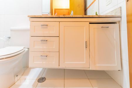 Casa à venda com 310m², 3 quartos e 4 vagas Casa à venda com 310m², 3 quartos e 4 vagasBanheiro da Suíte 1 - Armário