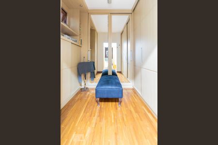 Casa à venda com 310m², 3 quartos e 4 vagas Casa à venda com 310m², 3 quartos e 4 vagasSuíte 2 - Closet