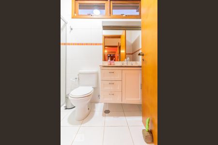 Casa à venda com 310m², 3 quartos e 4 vagas Casa à venda com 310m², 3 quartos e 4 vagasBanheiro da Suíte 1