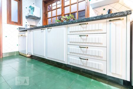 Casa à venda com 310m², 3 quartos e 4 vagas Casa à venda com 310m², 3 quartos e 4 vagasCozinha - Armários