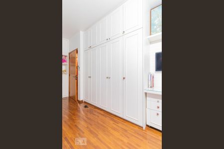 Casa à venda com 310m², 3 quartos e 4 vagas Casa à venda com 310m², 3 quartos e 4 vagasSuíte 1 - Armário