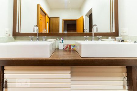 Casa à venda com 310m², 3 quartos e 4 vagas Casa à venda com 310m², 3 quartos e 4 vagasBanheiro da Suíte 2 - Torneiras