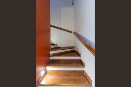 Casa à venda com 310m², 3 quartos e 4 vagas Casa à venda com 310m², 3 quartos e 4 vagasEscadaria