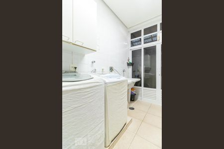 Casa à venda com 310m², 3 quartos e 4 vagas Casa à venda com 310m², 3 quartos e 4 vagasLavanderia