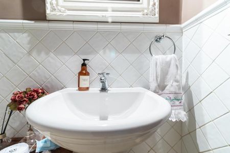 Casa à venda com 310m², 3 quartos e 4 vagas Casa à venda com 310m², 3 quartos e 4 vagasLavabo - Torneira