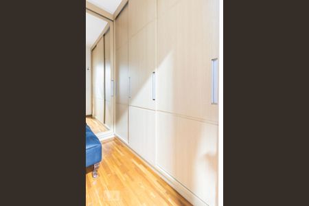 Casa à venda com 310m², 3 quartos e 4 vagas Casa à venda com 310m², 3 quartos e 4 vagasSuíte 2 - Closet