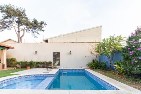 Casa à venda com 310m², 3 quartos e 4 vagas Casa à venda com 310m², 3 quartos e 4 vagasÁrea da Piscina