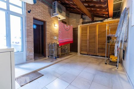 Casa à venda com 310m², 3 quartos e 4 vagas Casa à venda com 310m², 3 quartos e 4 vagasLavanderia