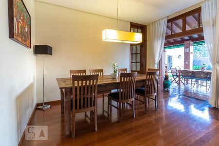 Casa à venda com 310m², 3 quartos e 4 vagas Casa à venda com 310m², 3 quartos e 4 vagasSala de Jantar