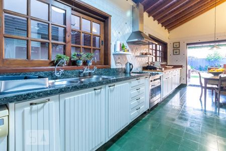 Casa à venda com 310m², 3 quartos e 4 vagas Casa à venda com 310m², 3 quartos e 4 vagasCozinha