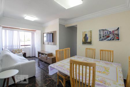 Sala de Apartamento com 3 quartos, 75m² Macedo