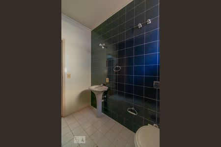 Casa à venda com 480m², 6 quartos e 4 vagas Casa à venda com 480m², 6 quartos e 4 vagasBanheiro Social