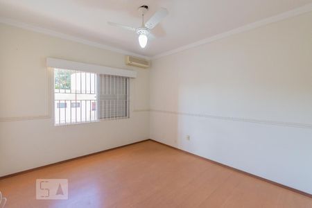 Casa à venda com 480m², 6 quartos e 4 vagas Casa à venda com 480m², 6 quartos e 4 vagasQuarto 3 - Suíte