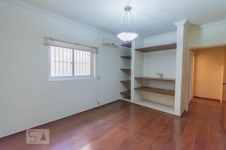 Casa à venda com 480m², 6 quartos e 4 vagas Casa à venda com 480m², 6 quartos e 4 vagasQuarto 1