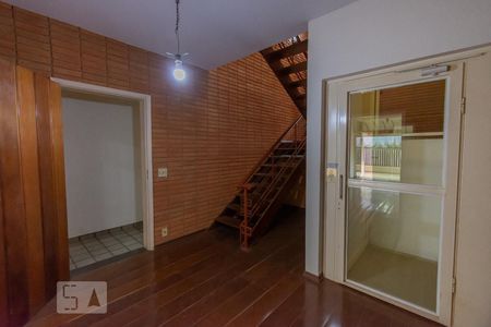 Casa à venda com 480m², 6 quartos e 4 vagas Casa à venda com 480m², 6 quartos e 4 vagasHall de Entrada