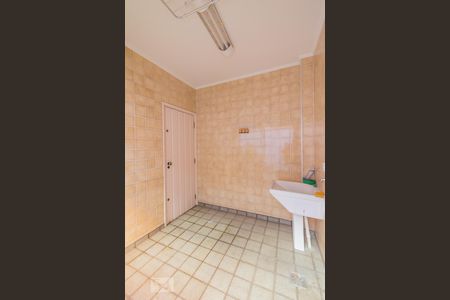 Casa à venda com 480m², 6 quartos e 4 vagas Casa à venda com 480m², 6 quartos e 4 vagasÁrea de Serviço