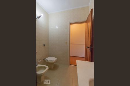 Casa à venda com 480m², 6 quartos e 4 vagas Casa à venda com 480m², 6 quartos e 4 vagasBanheiro da Suíte 2