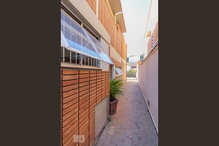 Casa à venda com 480m², 6 quartos e 4 vagas Casa à venda com 480m², 6 quartos e 4 vagasCorredor