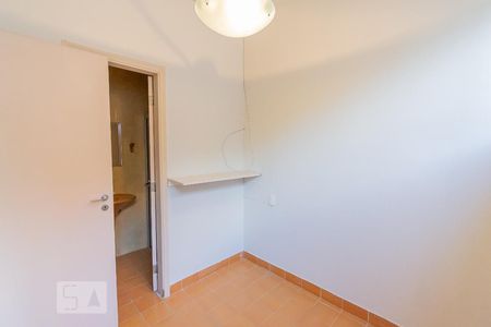 Casa à venda com 480m², 6 quartos e 4 vagas Casa à venda com 480m², 6 quartos e 4 vagasQuarto de Serviço