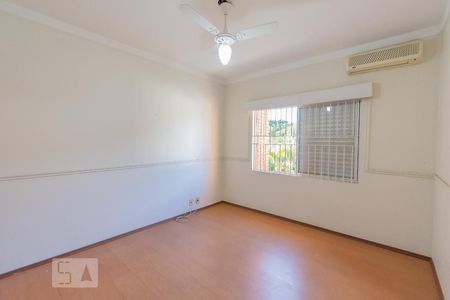 Casa à venda com 480m², 6 quartos e 4 vagas Casa à venda com 480m², 6 quartos e 4 vagasQuarto 3 - Suíte