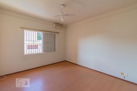 Casa à venda com 480m², 6 quartos e 4 vagas Casa à venda com 480m², 6 quartos e 4 vagasQuarto 2 - Suíte
