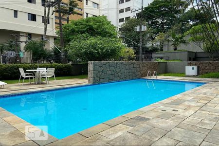 Apartamento para alugar com 306m², 4 quartos e 4 vagas Apartamento para alugar com 306m², 4 quartos e 4 vagasÁrea comum - Piscina