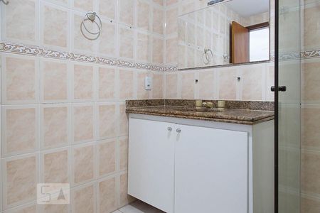 Apartamento à venda com 200m², 2 quartos e 3 vagas Apartamento à venda com 200m², 2 quartos e 3 vagasBanheiro da suíte 2