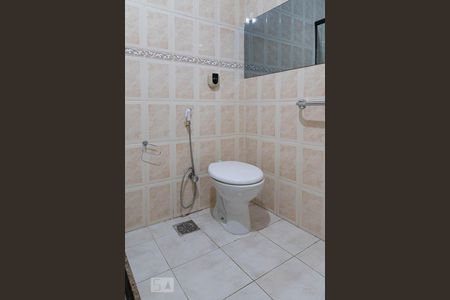 Apartamento à venda com 200m², 2 quartos e 3 vagas Apartamento à venda com 200m², 2 quartos e 3 vagasBanheiro da suíte 2