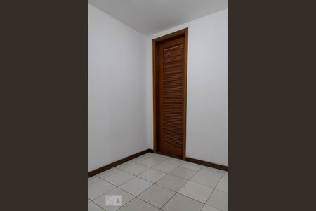 Apartamento à venda com 200m², 2 quartos e 3 vagas Apartamento à venda com 200m², 2 quartos e 3 vagasQuarto de serviço
