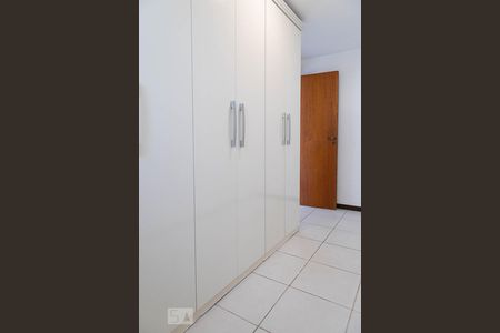 Apartamento à venda com 200m², 2 quartos e 3 vagas Apartamento à venda com 200m², 2 quartos e 3 vagasCloset