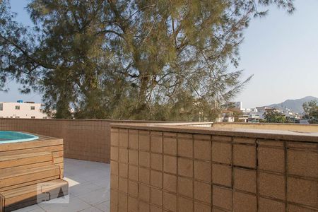 Apartamento à venda com 200m², 2 quartos e 3 vagas Apartamento à venda com 200m², 2 quartos e 3 vagasVaranda - Piscina