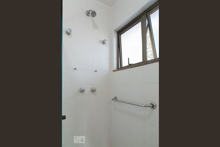 Apartamento à venda com 200m², 2 quartos e 3 vagas Apartamento à venda com 200m², 2 quartos e 3 vagasBanheiro da suíte 1