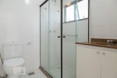 Apartamento à venda com 200m², 2 quartos e 3 vagas Apartamento à venda com 200m², 2 quartos e 3 vagasBanheiro da suíte 1