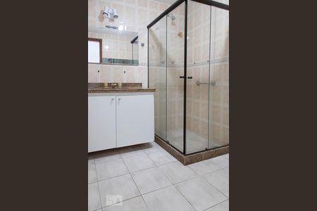 Apartamento à venda com 200m², 2 quartos e 3 vagas Apartamento à venda com 200m², 2 quartos e 3 vagasBanheiro da suíte 2