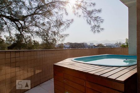 Apartamento à venda com 200m², 2 quartos e 3 vagas Apartamento à venda com 200m², 2 quartos e 3 vagasVaranda - Piscina