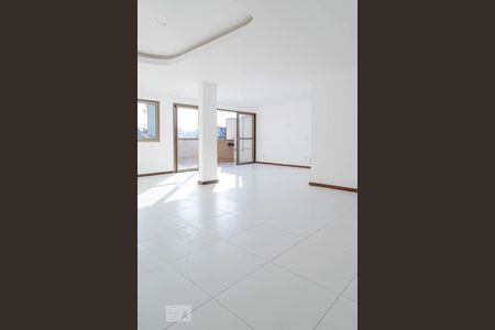 Apartamento à venda com 200m², 2 quartos e 3 vagas Apartamento à venda com 200m², 2 quartos e 3 vagasSala