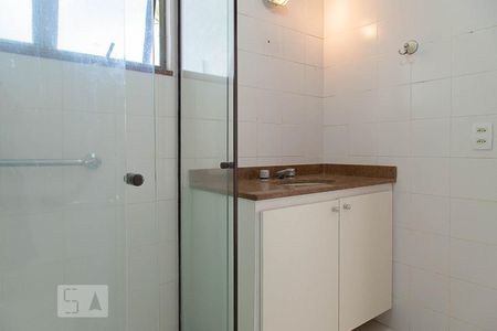 Apartamento à venda com 200m², 2 quartos e 3 vagas Apartamento à venda com 200m², 2 quartos e 3 vagasBanheiro da suíte 1