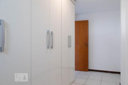 Apartamento à venda com 200m², 2 quartos e 3 vagas Apartamento à venda com 200m², 2 quartos e 3 vagasCloset