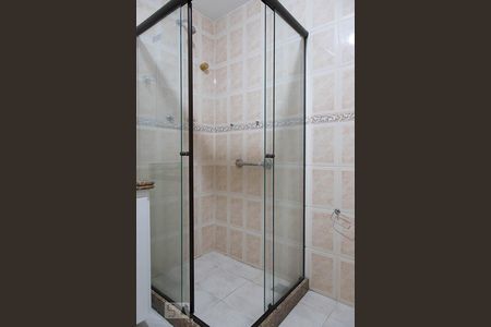 Apartamento à venda com 200m², 2 quartos e 3 vagas Apartamento à venda com 200m², 2 quartos e 3 vagasBanheiro da suíte 2