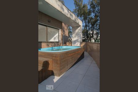 Apartamento à venda com 200m², 2 quartos e 3 vagas Apartamento à venda com 200m², 2 quartos e 3 vagasVaranda