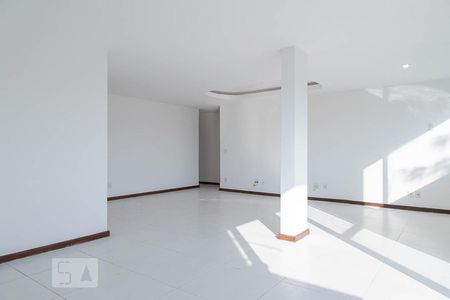 Apartamento à venda com 200m², 2 quartos e 3 vagas Apartamento à venda com 200m², 2 quartos e 3 vagasSala