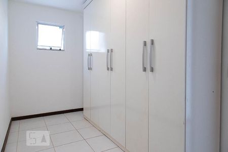 Apartamento à venda com 200m², 2 quartos e 3 vagas Apartamento à venda com 200m², 2 quartos e 3 vagasCloset
