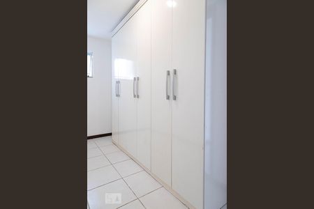 Apartamento à venda com 200m², 2 quartos e 3 vagas Apartamento à venda com 200m², 2 quartos e 3 vagasCloset