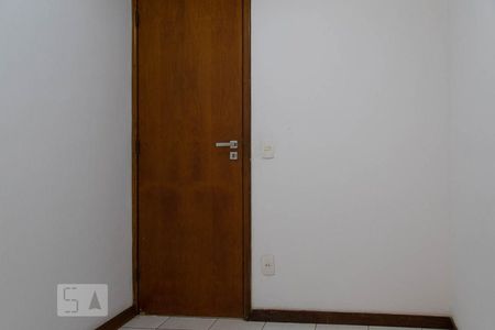 Apartamento à venda com 200m², 2 quartos e 3 vagas Apartamento à venda com 200m², 2 quartos e 3 vagasQuarto de serviço